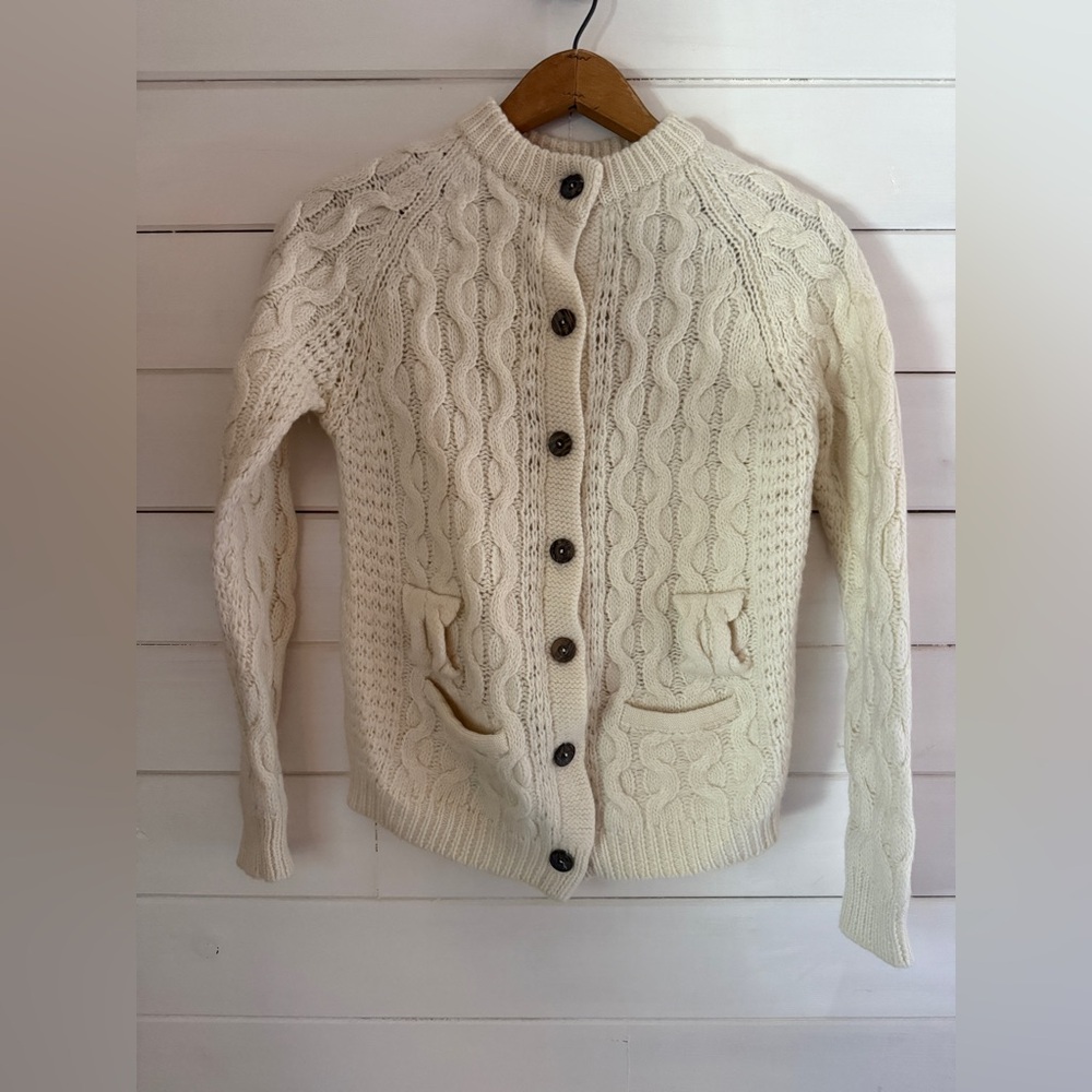 VINTAGE MACY’S Women 100% Wool Cable Knit Cardigan Sweater Ivory SMALL Hong Kong